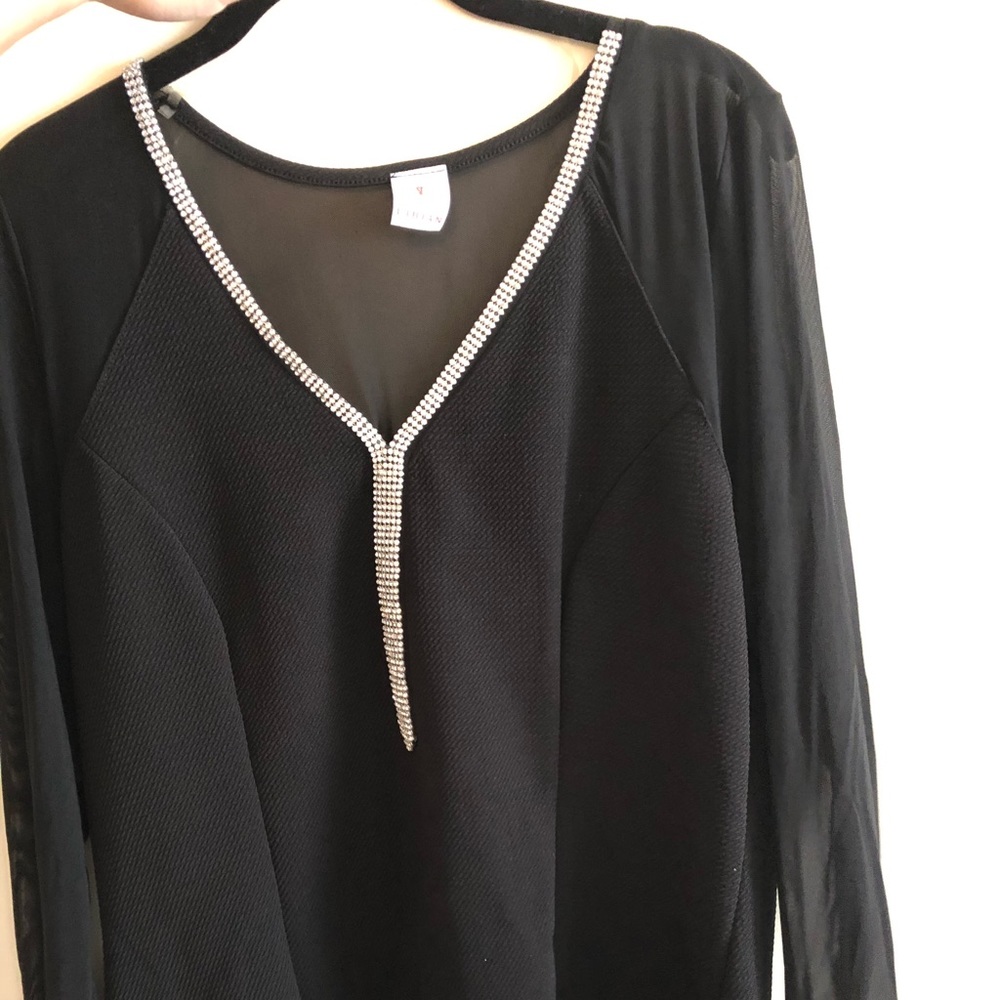Libian v neck